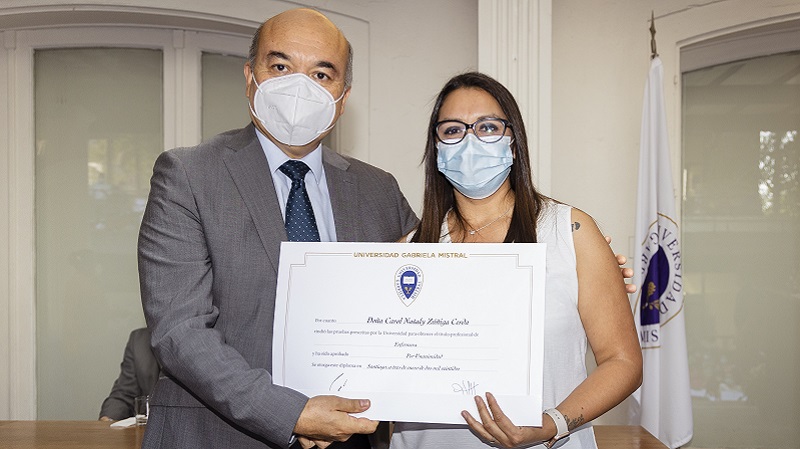 Foto 58 de 71: Galería de fotos Ceremonia de Titulación Escuela de Ciencias de la Salud (Segunda Parte)