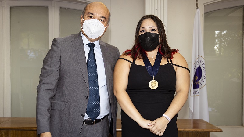 Foto 61 de 71: Galería de fotos Ceremonia de Titulación Escuela de Ciencias de la Salud (Segunda Parte)