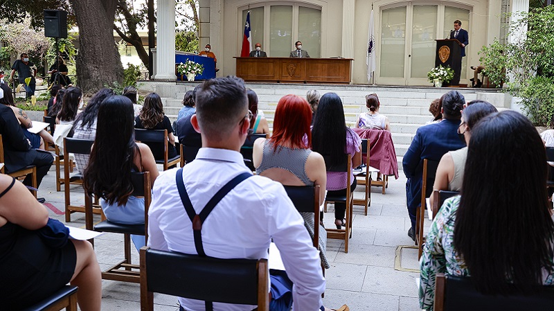 Foto 64 de 71: Galería de fotos Ceremonia de Titulación Escuela de Ciencias de la Salud (Segunda Parte)