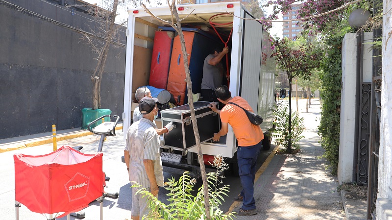 Foto 5 de 5: UGM dona implementos deportivos a escuela Likan-Ray de La Pintana