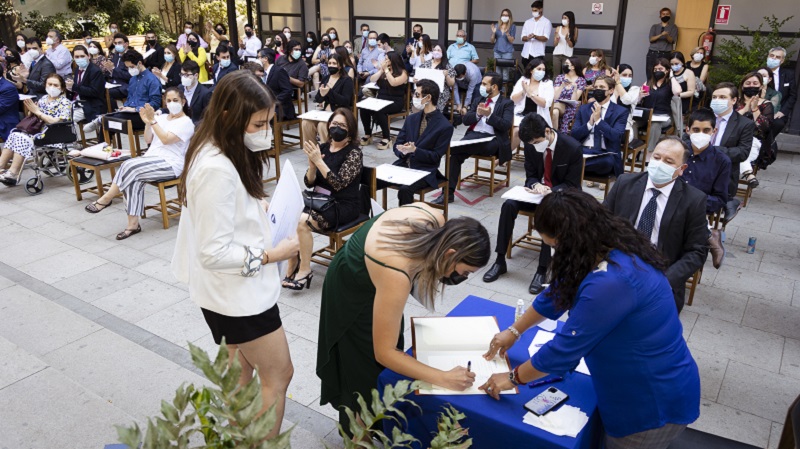 Foto 69 de 82: Galería de fotos Ceremonia de Titulación Escuelas de Arquitectura, Diseño y Artes Digitales; Derecho y Ciencias Sociales, y Psicología