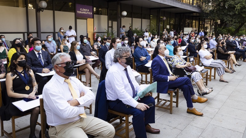 Foto 60 de 82: Galería de fotos Ceremonia de Titulación Escuelas de Arquitectura, Diseño y Artes Digitales; Derecho y Ciencias Sociales, y Psicología