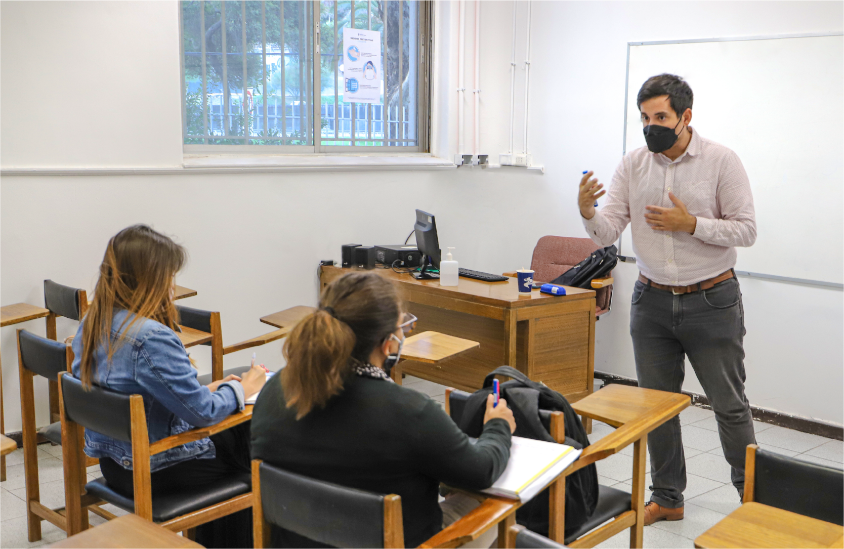 Imagen de la noticia: Docente de Periodismo UGM cursará postgrado en la Universidad de Columbia