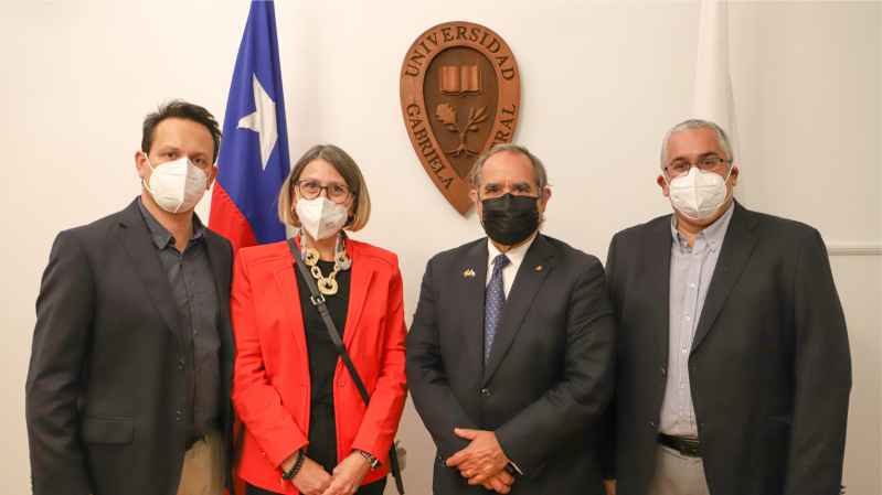 Foto 11 de 11: Senador Kenneth Pugh inauguró Año Académico de las carreras de Ingeniería UGM