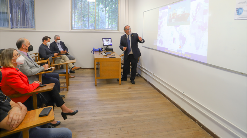 Foto 2 de 11: Senador Kenneth Pugh inauguró Año Académico de las carreras de Ingeniería UGM