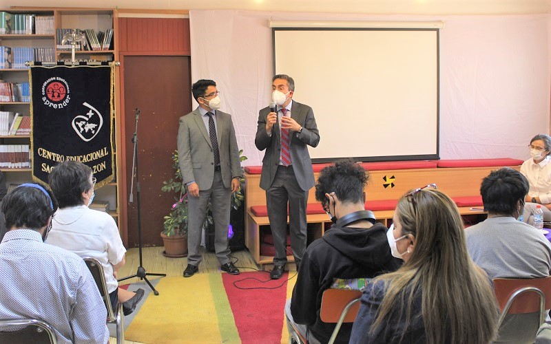 Imagen de la noticia: Superintendente de Insolvencia y Reemprendimiento y Rector de la U. Gabriela Mistral realizaron de manera presencial la primera “Charla de Educación Financiera 2022”