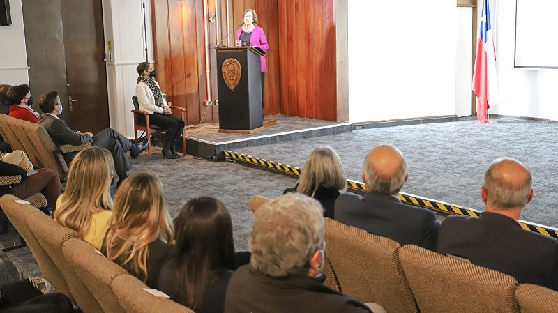 Foto 8 de 10: UGM inauguró Año Académico 2022 con Clase Magistral de la Presidenta de su Junta Directiva, Mariana Aylwin