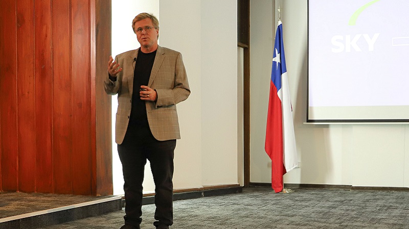 Foto 10 de 12: Holger Paulmann, Presidente de Sky Airline, dictó Clase Magistral en la ceremonia de Inauguración del Año Académico Advance 2022