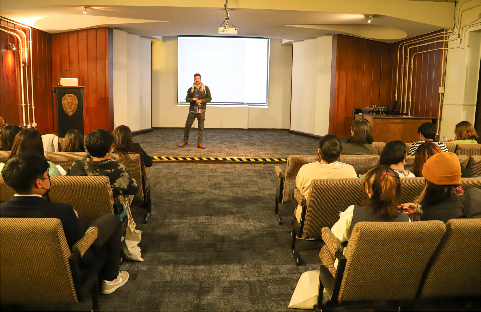 Imagen de la noticia: Profesor de Psicología UGM dictó charla sobre las noticias falsas