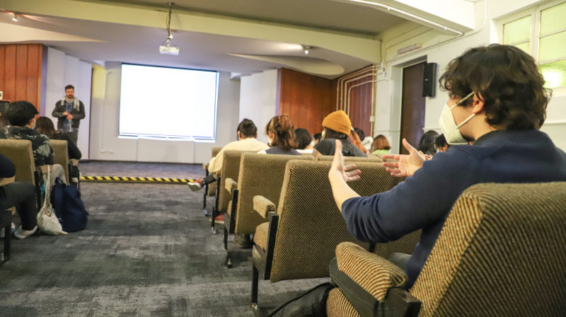 Foto 3 de 7: Profesor de Psicología UGM dictó charla sobre las noticias falsas