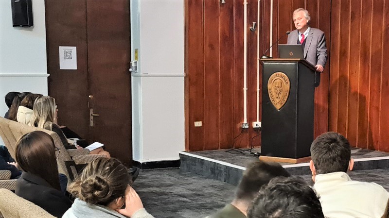 Foto 5 de 6: Carrera de Derecho UGM realizó Jornada de Derecho Medioambiental