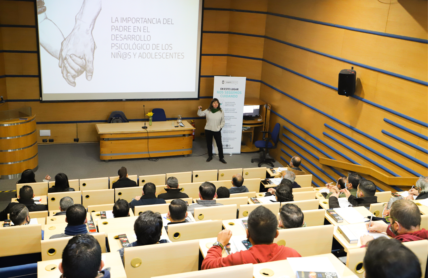 Imagen de la noticia: Académica UGM dictó taller sobre desarrollo psicológico en adolescentes para funcionarios de la Municipalidad de Providencia