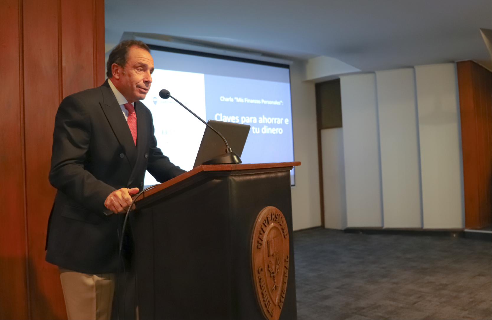 Imagen de la noticia: Gerente General de la Bolsa Electrónica, Juan Carlos Spencer, inauguró ciclo de charlas sobre finanzas personales en la UGM