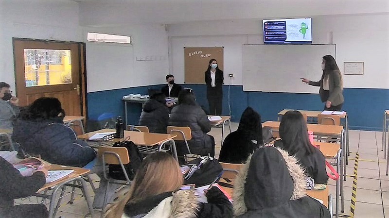 Foto 8 de 12: Más de trescientos estudiantes de Educación Media participaron en las Charlas de Educación Financiera UGM