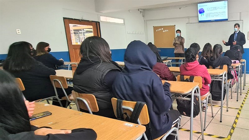 Foto 10 de 12: Más de trescientos estudiantes de Educación Media participaron en las Charlas de Educación Financiera UGM