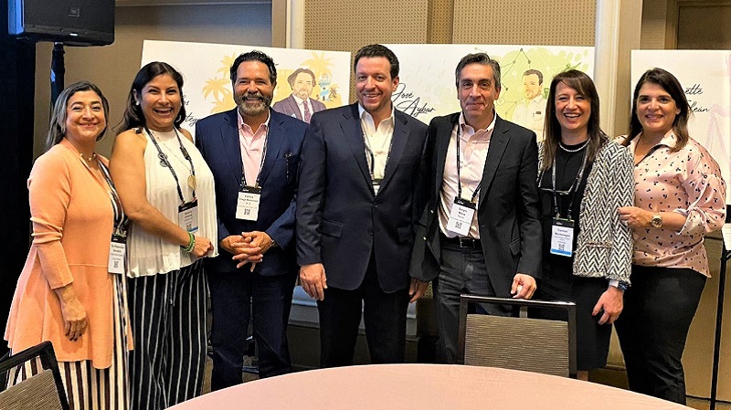 Foto 4 de 10: Rector de la Universidad Gabriela Mistral participó en el congreso más grande del mundo sobre tecnologías aplicadas a la educación