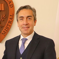 Imagen de la noticia: Universidad Gabriela Mistral entregó medalla “40 Años UGM” a Hernán Berwart, ex académico de la Escuela de Psicología