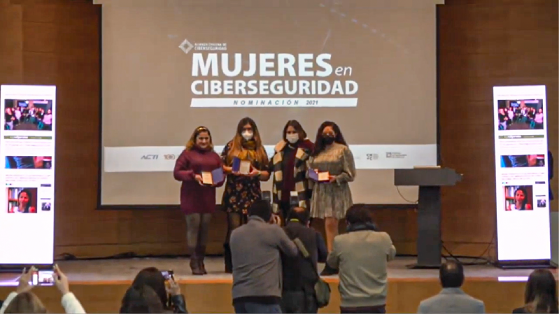 Foto 1 de 4: Docente de Ingeniería Advance UGM recibe reconocimiento por su trabajo en ciberseguridad