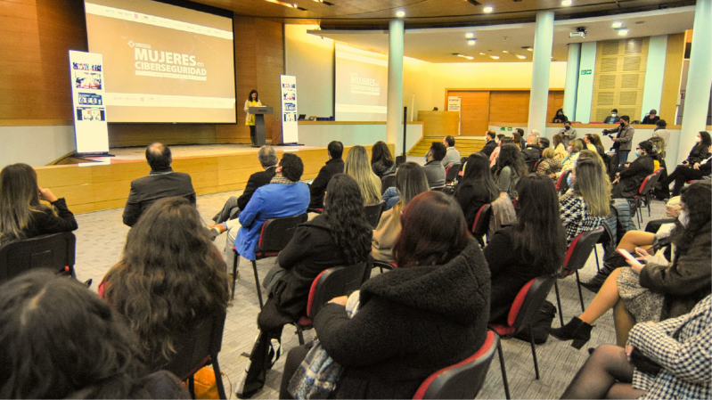 Foto 4 de 4: Docente de Ingeniería Advance UGM recibe reconocimiento por su trabajo en ciberseguridad