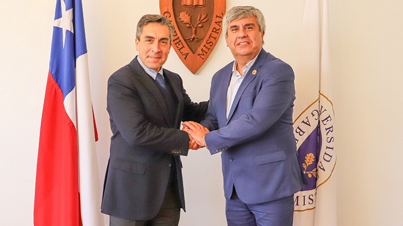 Foto 1 de 3: UGM se suma a iniciativa para agregar nombre de Gabriela Mistral a la Región de Coquimbo