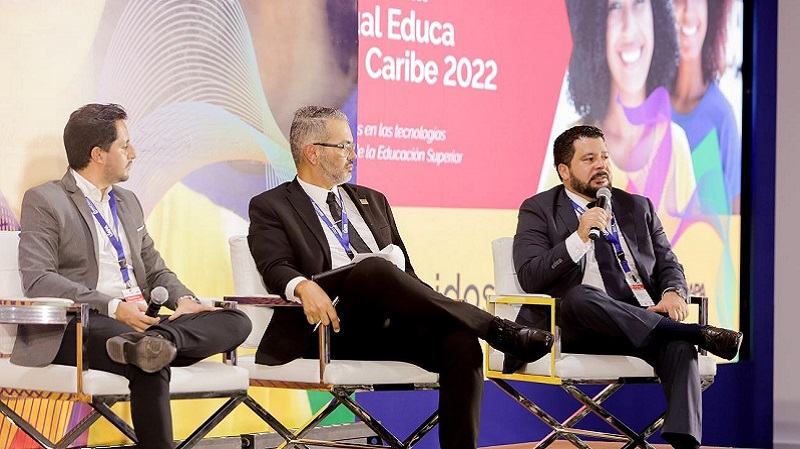 Foto 2 de 6: Rector Sergio Mena expuso en el “Foro Virtual Educa Gran Caribe 2022” junto a expertos de Latinoamérica