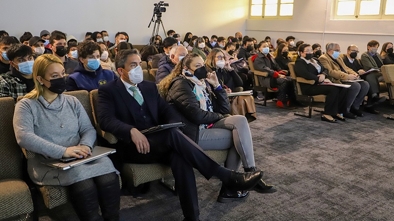 Foto 5 de 8: Segunda Jornada "Conociendo la propuesta de nueva Constitución" en UGM analizó principios y derechos constitucionales
