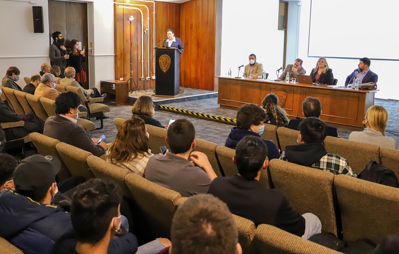 Imagen de la noticia: Segunda Jornada "Conociendo la propuesta de nueva Constitución" en UGM analizó principios y derechos constitucionales