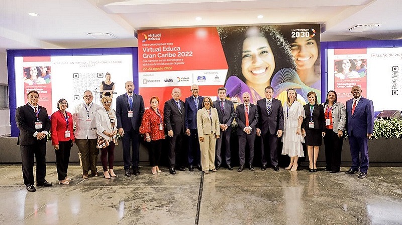 Foto 5 de 6: Rector Sergio Mena expuso en el “Foro Virtual Educa Gran Caribe 2022” junto a expertos de Latinoamérica