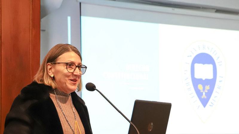 Foto 1 de 10: Universidad Gabriela Mistral realizó Primera Jornada "Conociendo la propuesta de nueva Constitución"