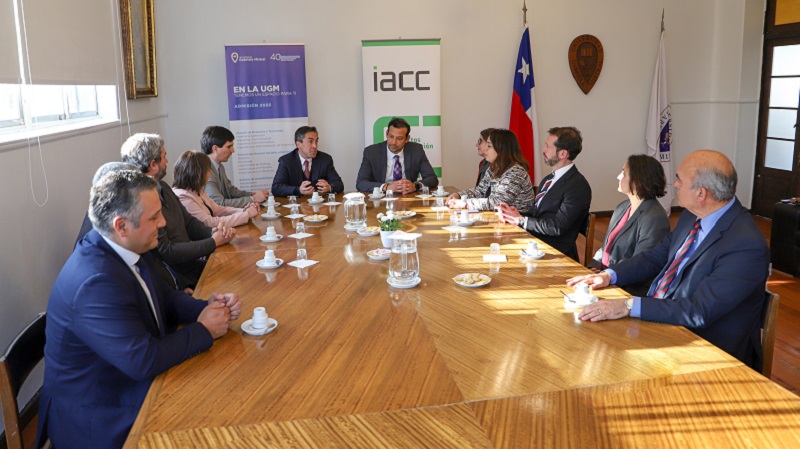 Foto 5 de 7: U. Gabriela Mistral firmó convenio de colaboración con IACC