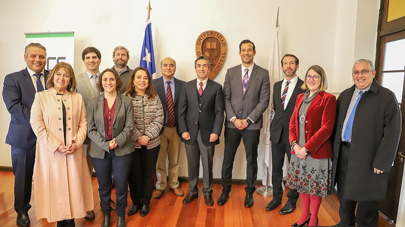 Foto 4 de 7: U. Gabriela Mistral firmó convenio de colaboración con IACC