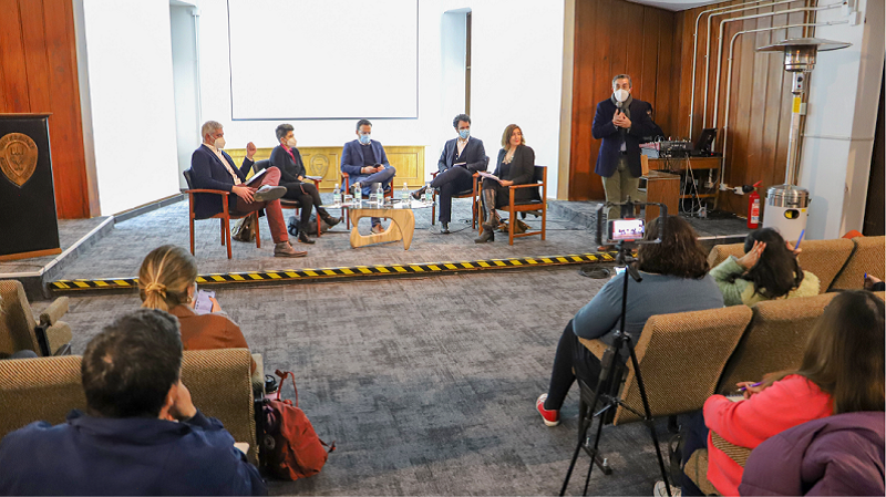 Foto 1 de 6: Periodismo UGM desarrolló conversatorio sobre la propuesta de Constitución