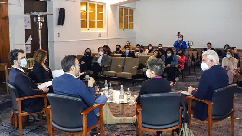 Foto 4 de 6: Periodismo UGM desarrolló conversatorio sobre la propuesta de Constitución