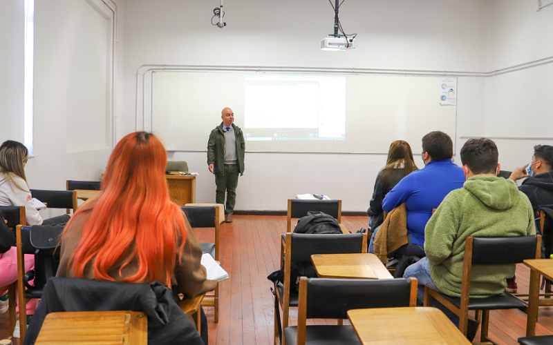 Imagen de la noticia: Estudiantes de Derecho UGM y de la Universidad de Morón de Argentina participaron en clase híbrida simultánea