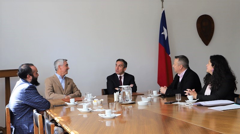 Foto 4 de 4: UGM firmó convenio de colaboración con Banotic para promover perfeccionamiento continuo