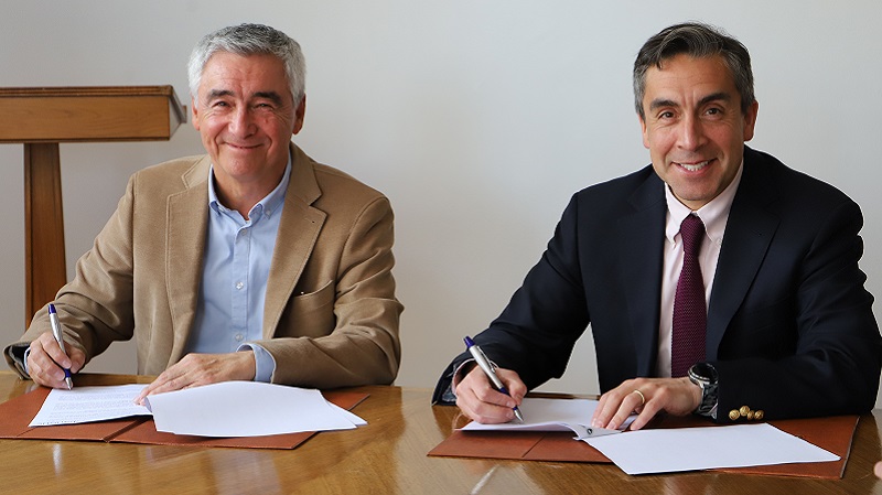 Foto 2 de 4: UGM firmó convenio de colaboración con Banotic para promover perfeccionamiento continuo