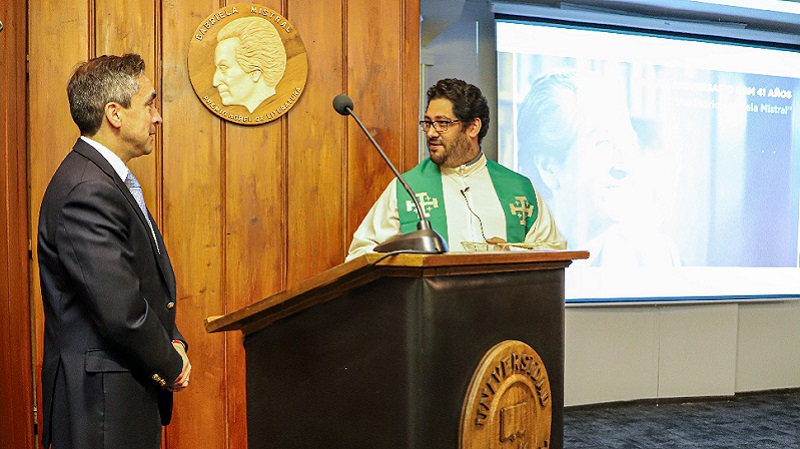 Foto 10 de 11: Misa de aniversario y ceremonia de renombramiento del Auditorio congregaron a comunidad UGM