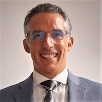 Imagen de la noticia: Luis Mariano Bártoli, ex académico de Humanidades y egresado de Filosofía de la U. Gabriela Mistral, recibió la medalla “40 Años UGM”