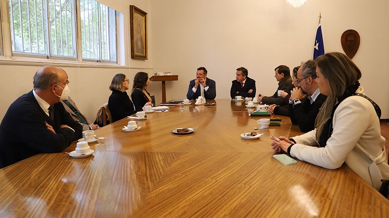 Foto 2 de 4: Sebastián Sichel asumió como Director del Centro de Innovación y Desafíos del Futuro UGM