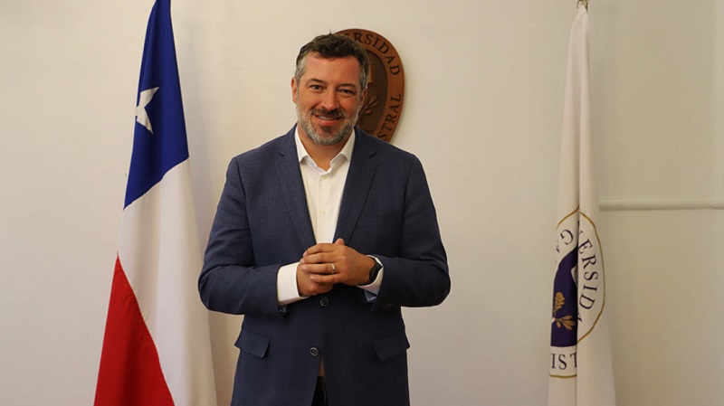 Foto 1 de 4: Sebastián Sichel asumió como Director del Centro de Innovación y Desafíos del Futuro UGM
