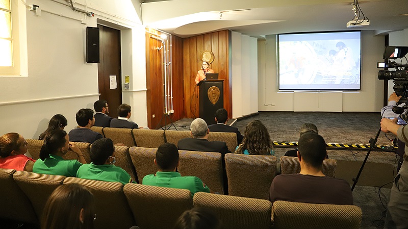 Foto 2 de 6: Alumni UGM Duilio De Lapeyra realizó charla motivacional para comunidad universitaria
