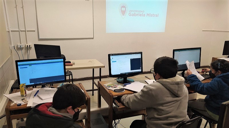 Foto 6 de 15: Proyectos de académicos y estudiantes la Escuela de Negocios y Tecnología UGM obtienen 1er y 3er lugar en Bootcamp Internacional