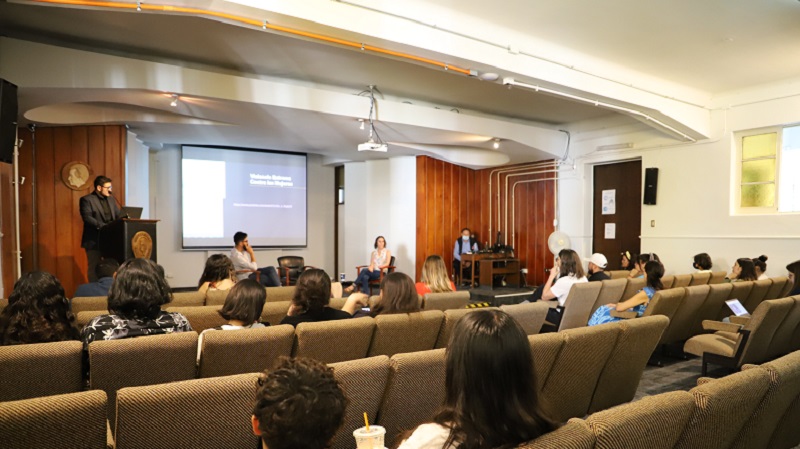 Foto 2 de 5: Escuela de Psicología y Dirección de Desarrollo Estudiantil realizaron conversatorio en el marco del Día Internacional de la Eliminación de la Violencia Contra la Mujer