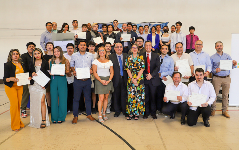 Imagen de la noticia: 230 estudiantes de Ingeniería UGM recibieron diplomas por aprobación de la Ruta de Aprendizaje a certificaciones Microsoft Azure & Security