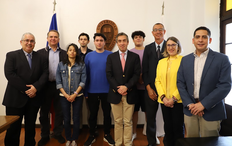 Imagen de la noticia: Equipos de Ingeniería UGM fueron reconocidos por universidades participantes de Bootcamp Internacional