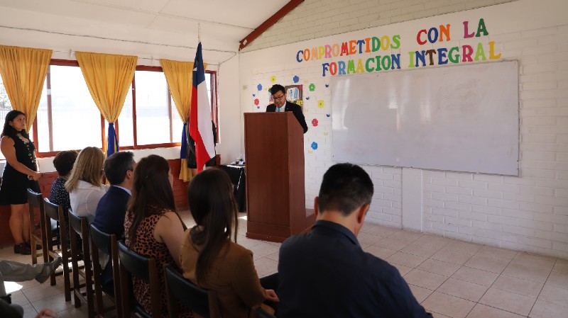 Foto 3 de 8: Colegio Los Pinos de San Bernardo inauguró Laboratorio de Ciencias con donación de UGM