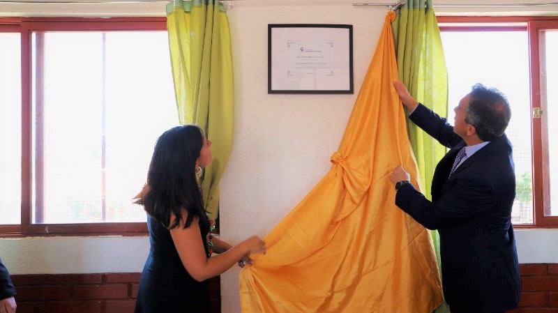 Foto 7 de 8: Colegio Los Pinos de San Bernardo inauguró Laboratorio de Ciencias con donación de UGM