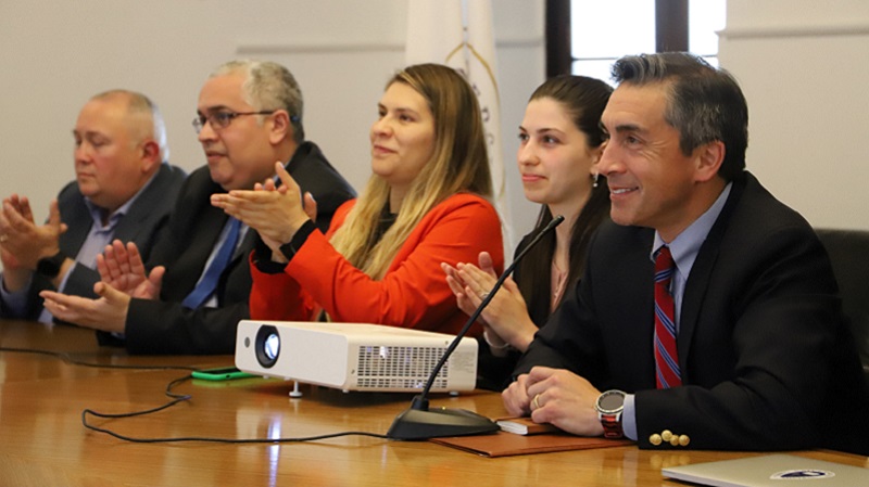 Foto 9 de 10: UGM y UNAPEC de República Dominicana firmaron convenio de colaboración para promover el perfeccionamiento e intercambio académico