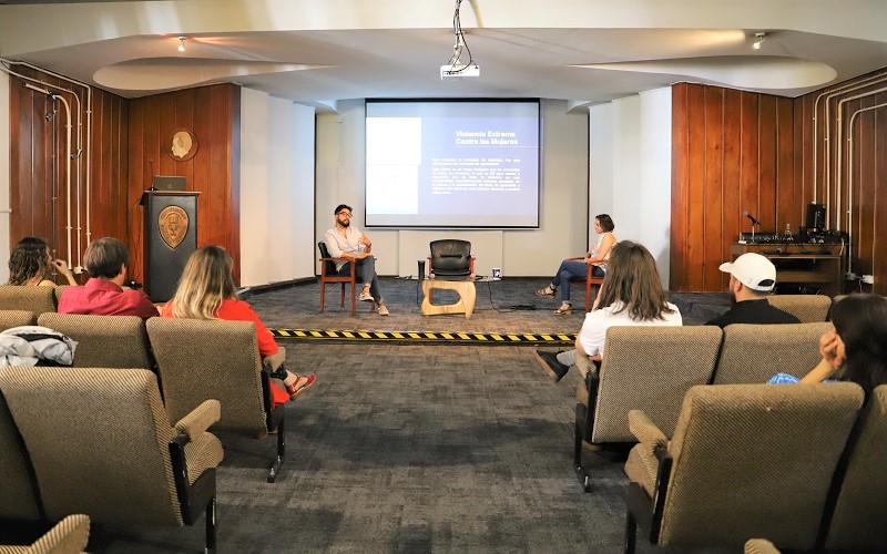 Escuela de Psicología y Dirección de Desarrollo Estudiantil realizaron conversatorio en el marco del Día Internacional de la Eliminación de la Violencia Contra la Mujer