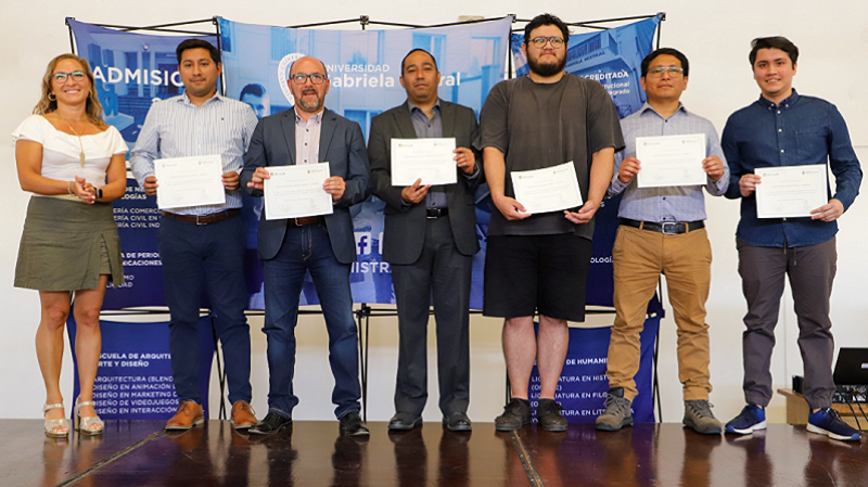 Foto 5 de 6: 230 estudiantes de Ingeniería UGM recibieron diplomas por aprobación de la Ruta de Aprendizaje a certificaciones Microsoft Azure & Security